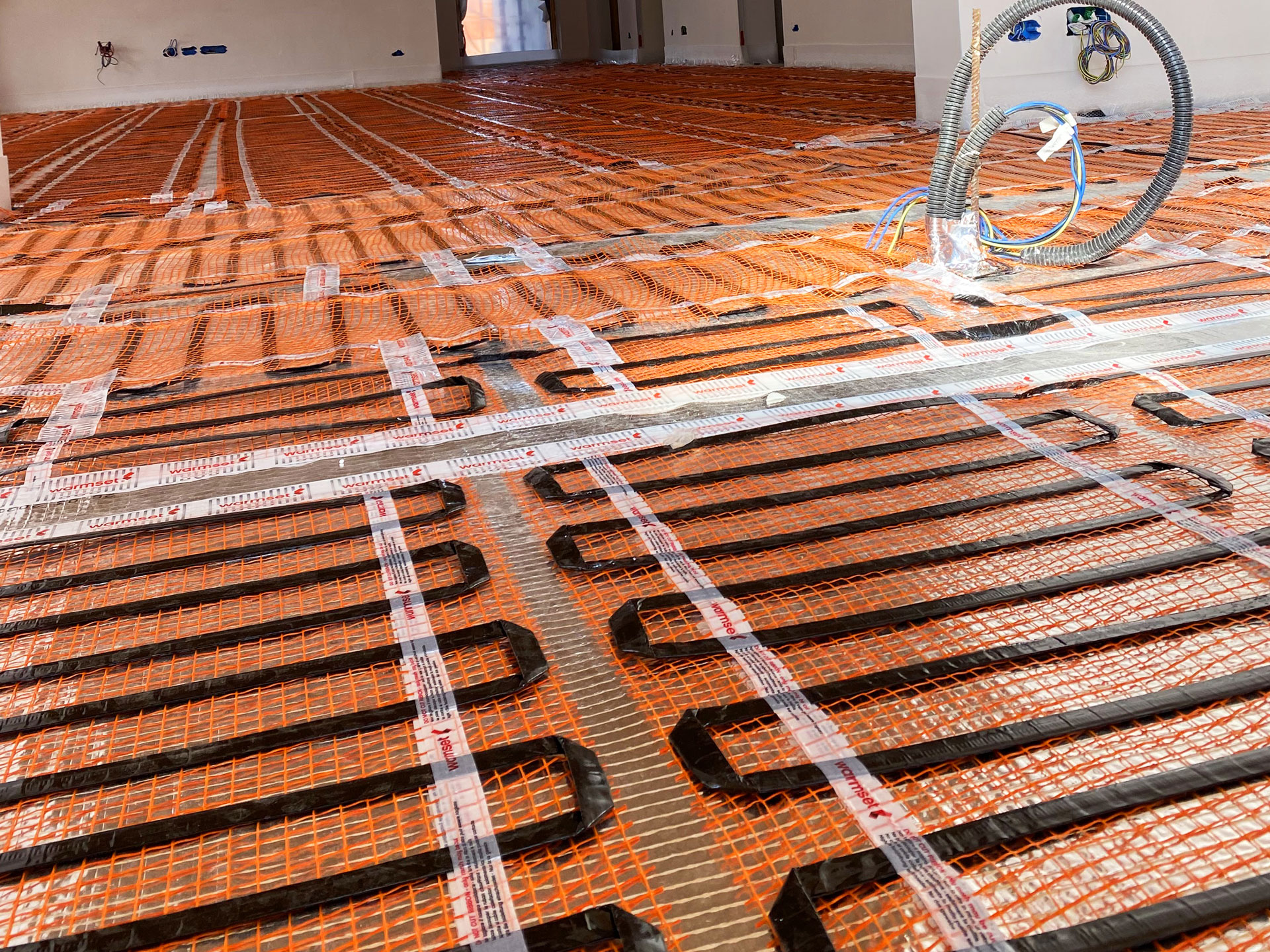 Warmset realisation - Black fiberglass heating